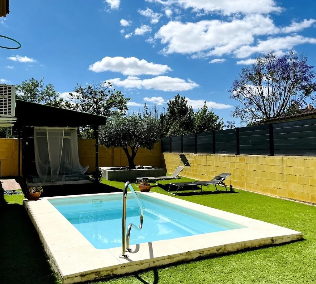 Casa Andaluza Con Piscina Y Jardin Privado En Gelves A 15 Minutos Del Centro De Sevilla